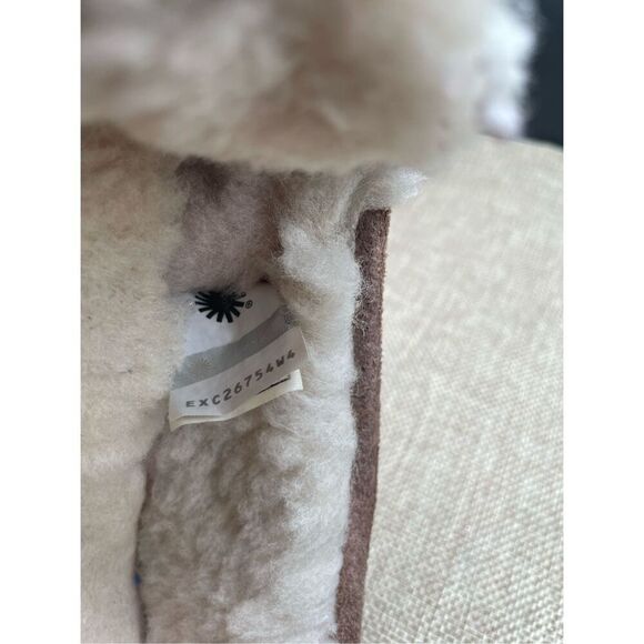 UGG Dakota Chestnut Brown Suede Slippers Moccasins Sheepskin Size US 8 Women - Picture 9 of 10